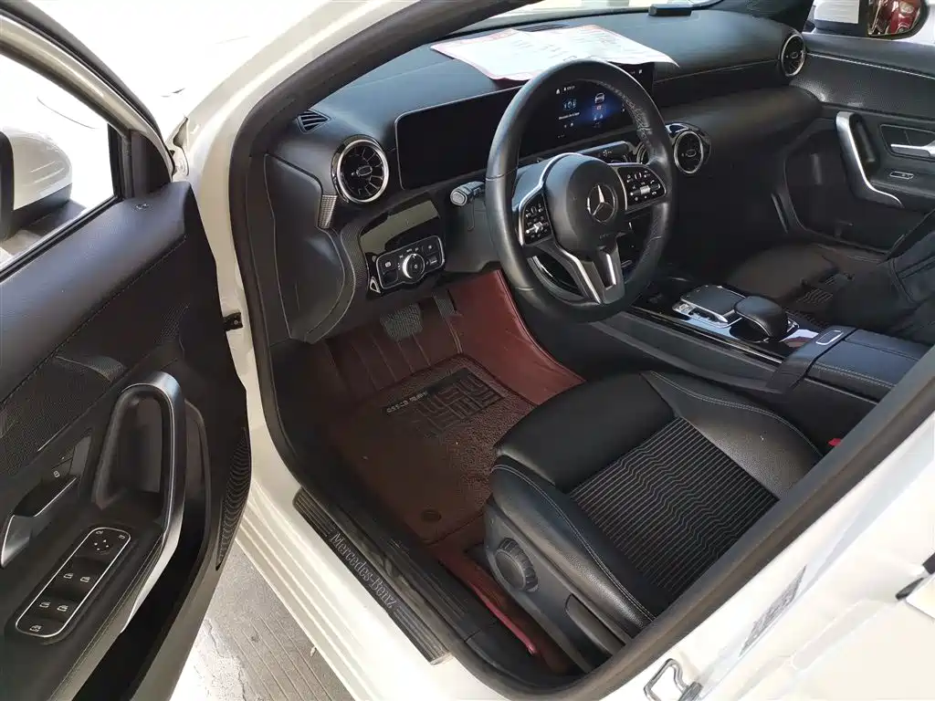 Mercedes-Benz A-Class (Import) 2019 A 200 Dynamic Version фото 13