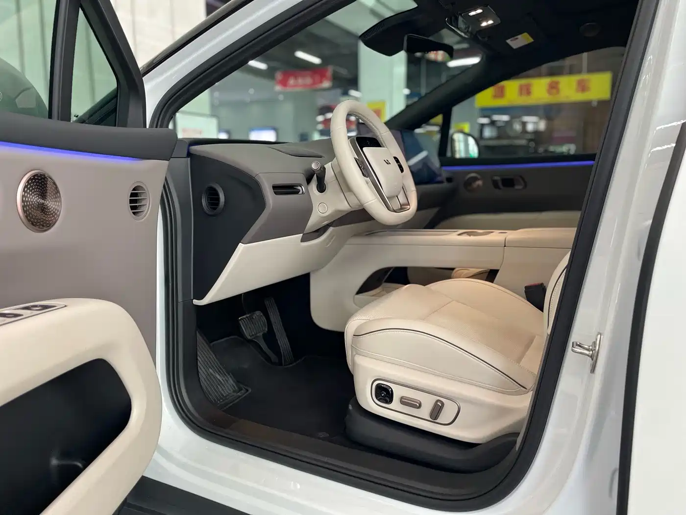 Li Auto i6 2026 2025 4WD Base Model