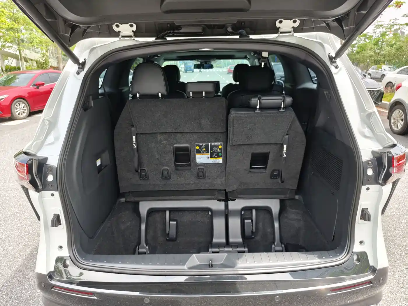 Toyota Sienna 2021 2.5L Hybrid Premium Edition фото 28