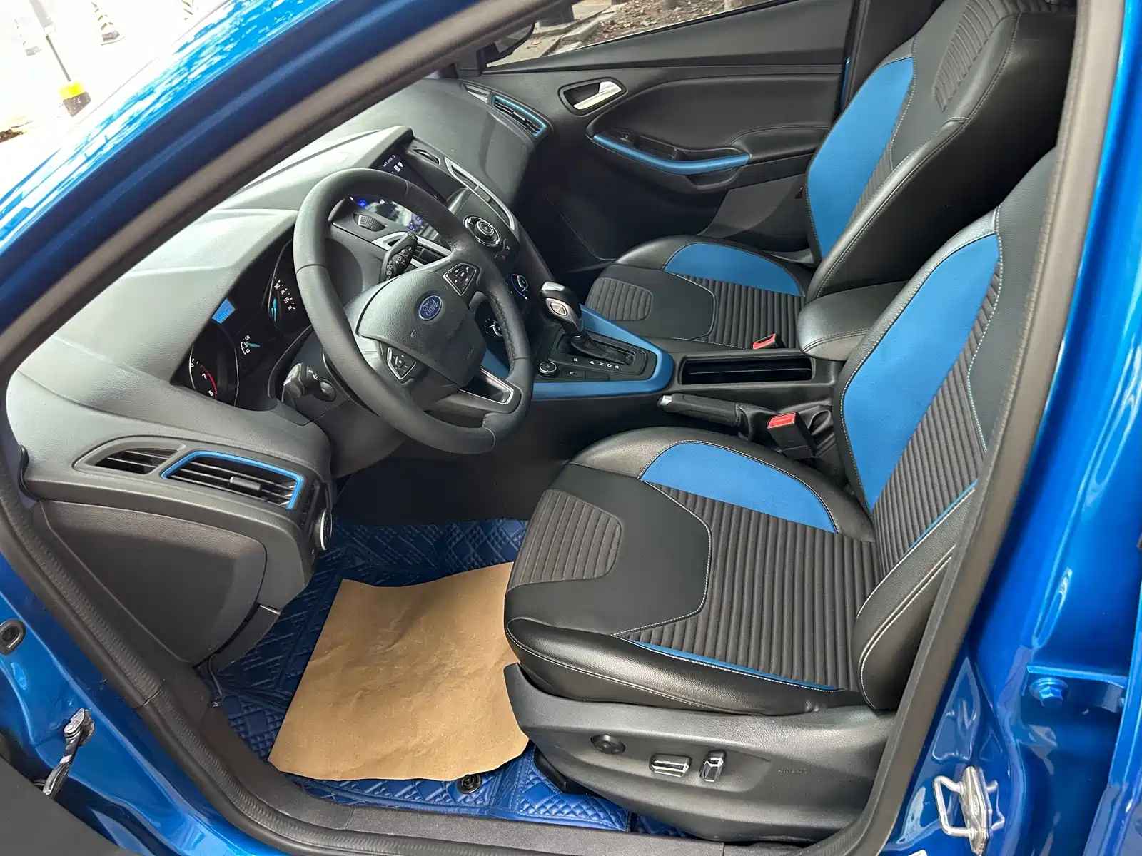 Фото 13 - Ford Focus