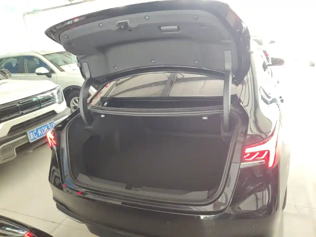 Buick LaCrosse 2025 2026 Model 28T Platinum Edition