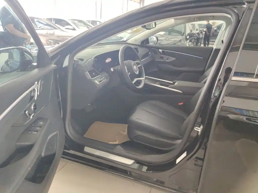 Buick LaCrosse 2025 2026 Model 28T Platinum Edition