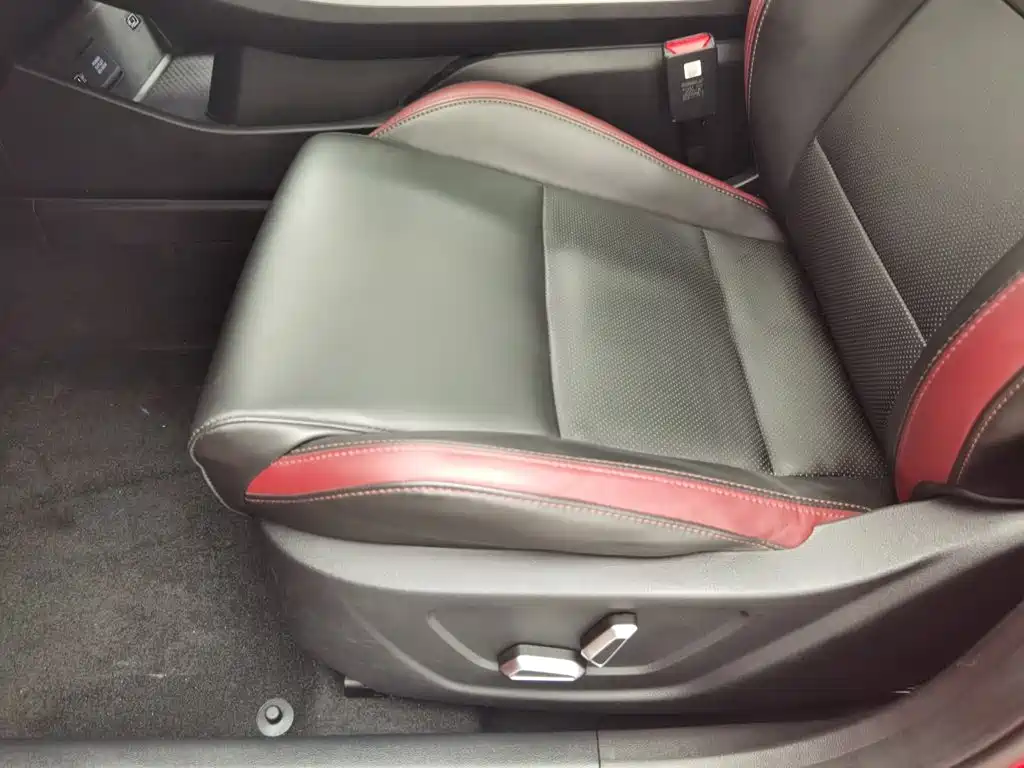Фото 20 - Geely Binyue