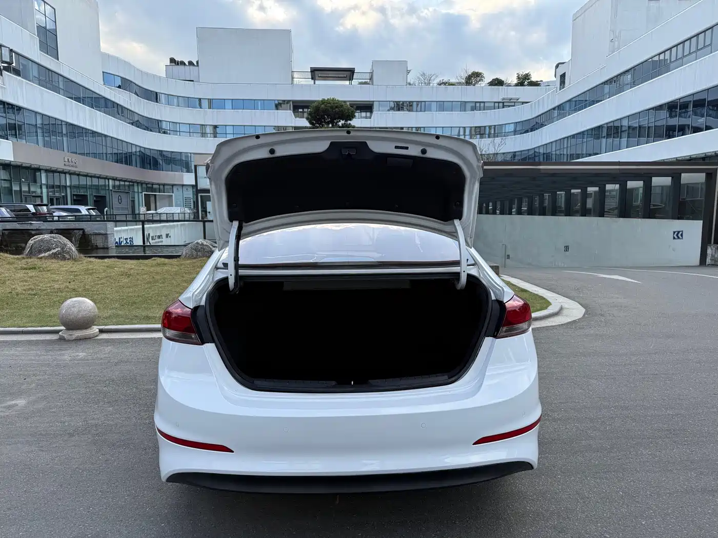 Hyundai Elantra 2016 Model 1.6L Automatic Smart Elite фото 13