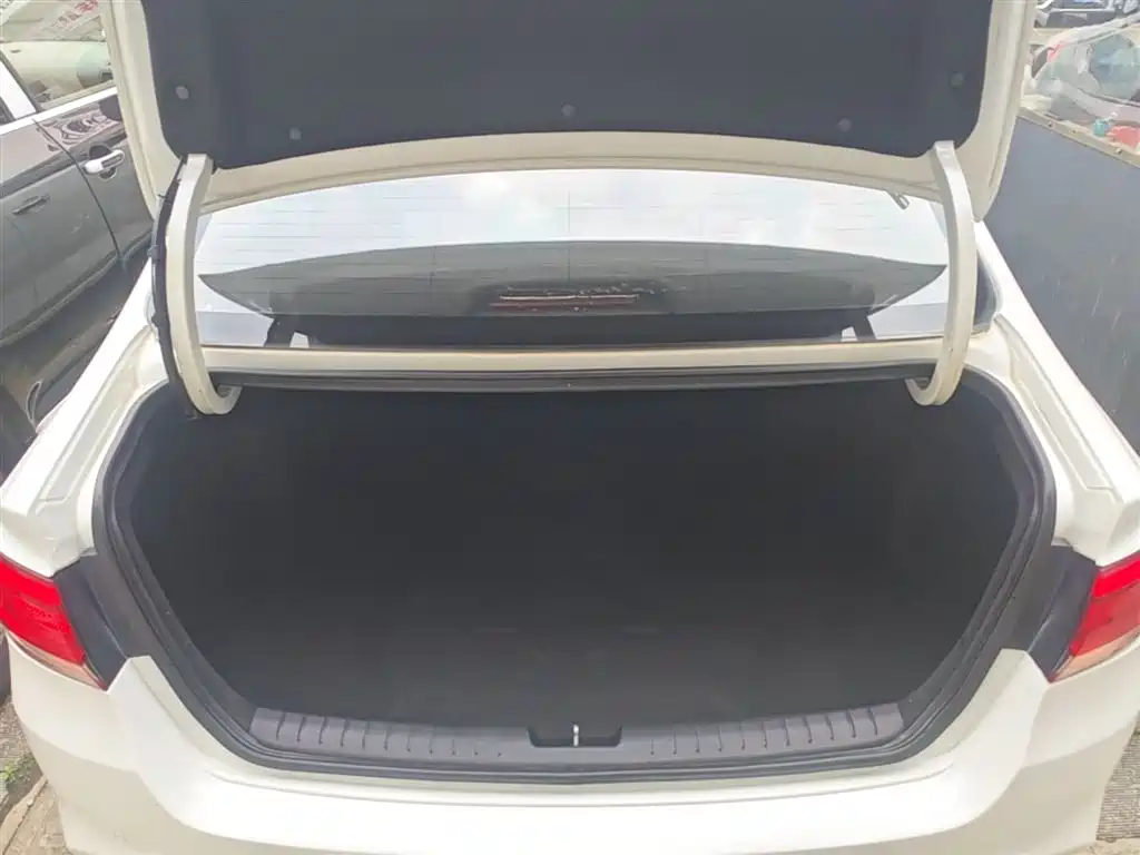 Kia K4 2014 1.8L Automatic DLX фото 19