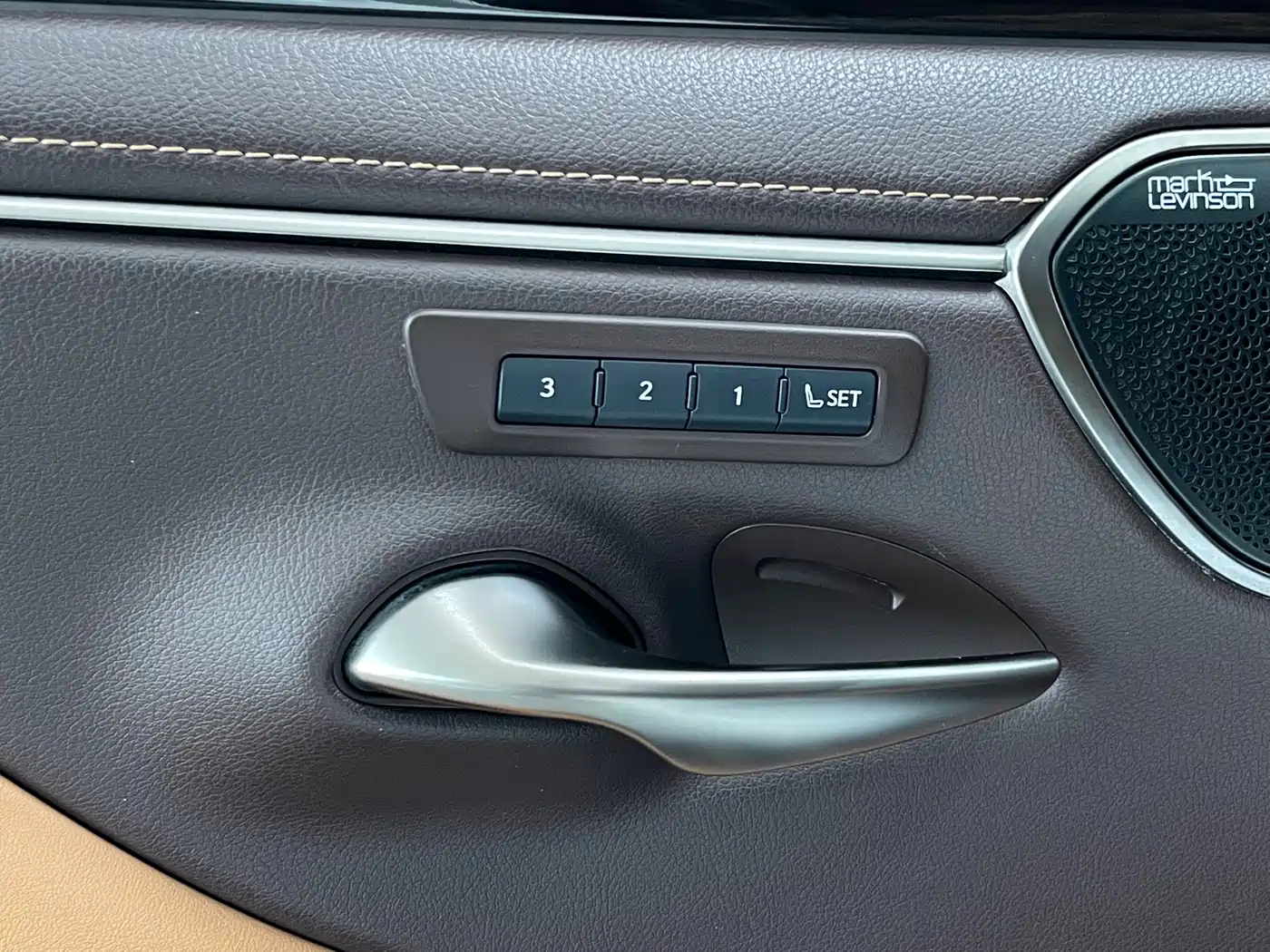 Lexus ES 2021 300h Executive Edition фото 21