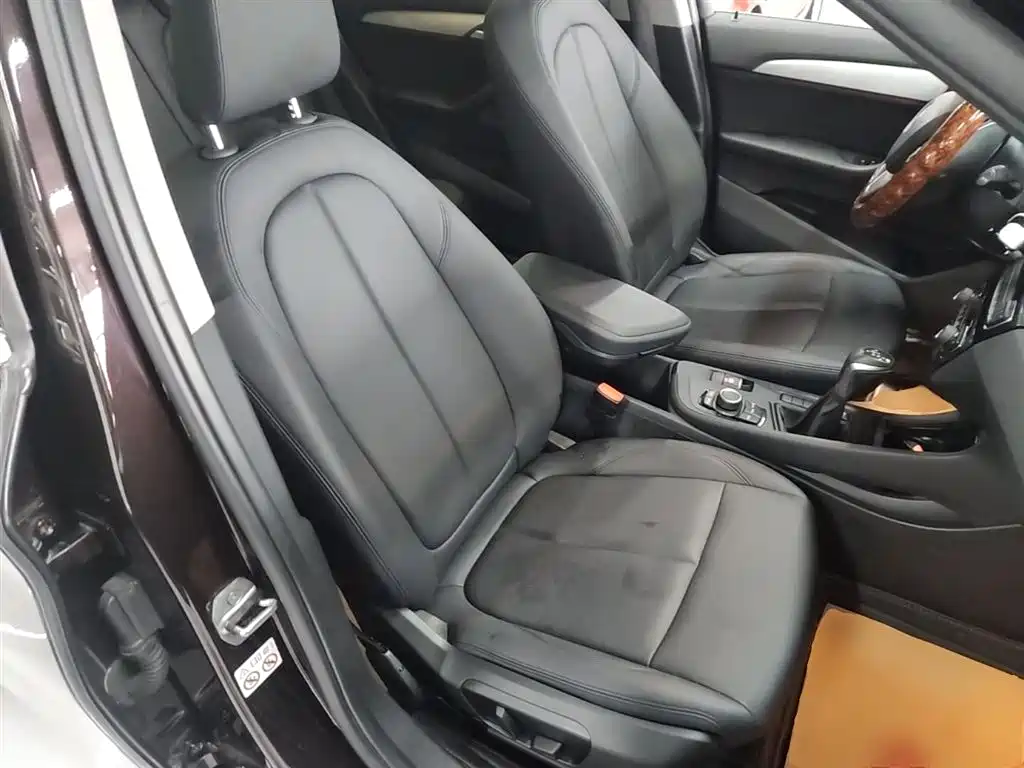 BMW X1 2019 sDrive20Li Leading Model фото 25