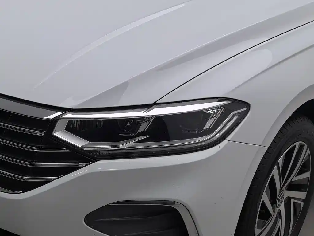 صورة 7 - Volkswagen Lavida