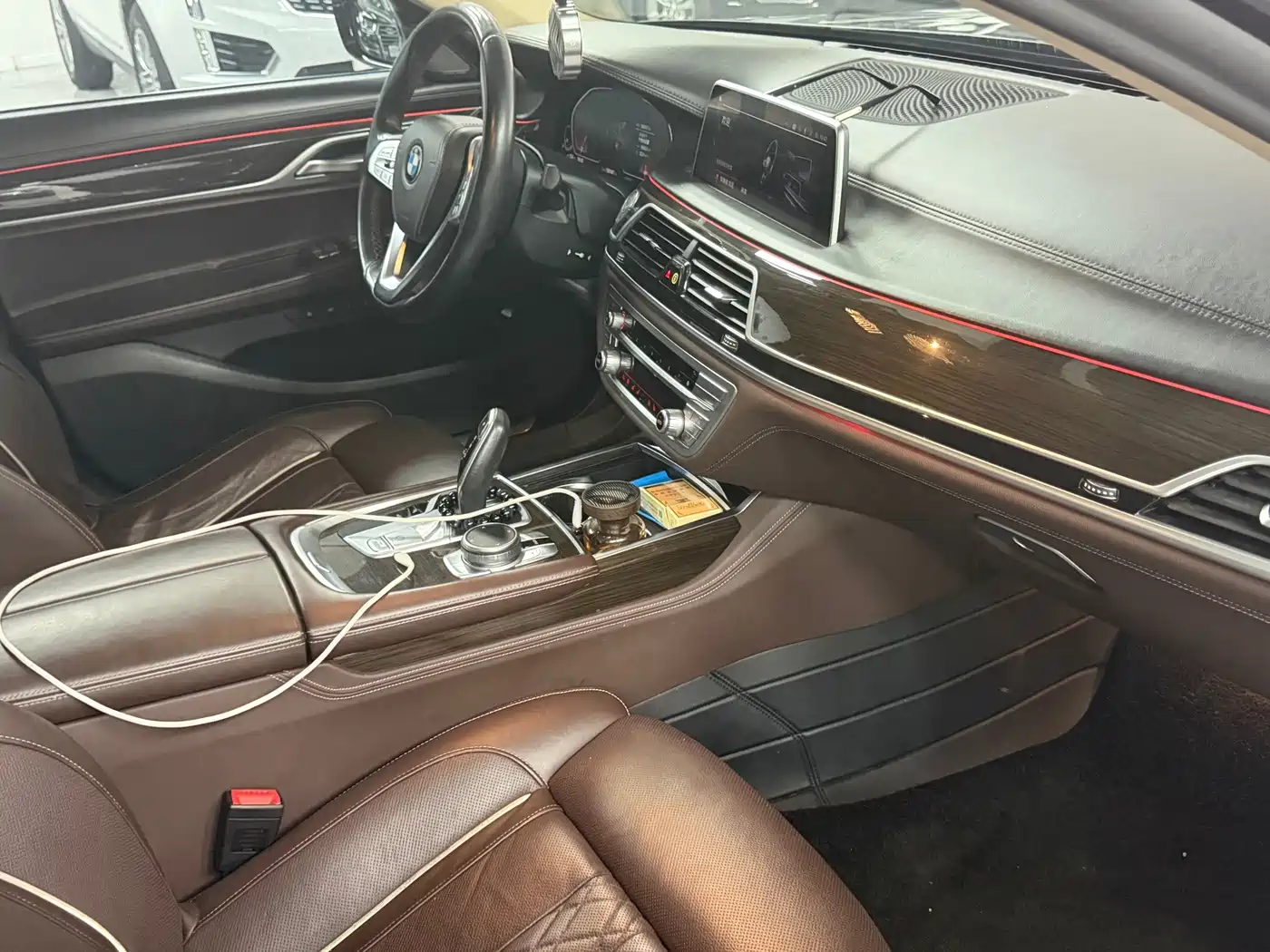 Фото 10 - BMW 7 Series