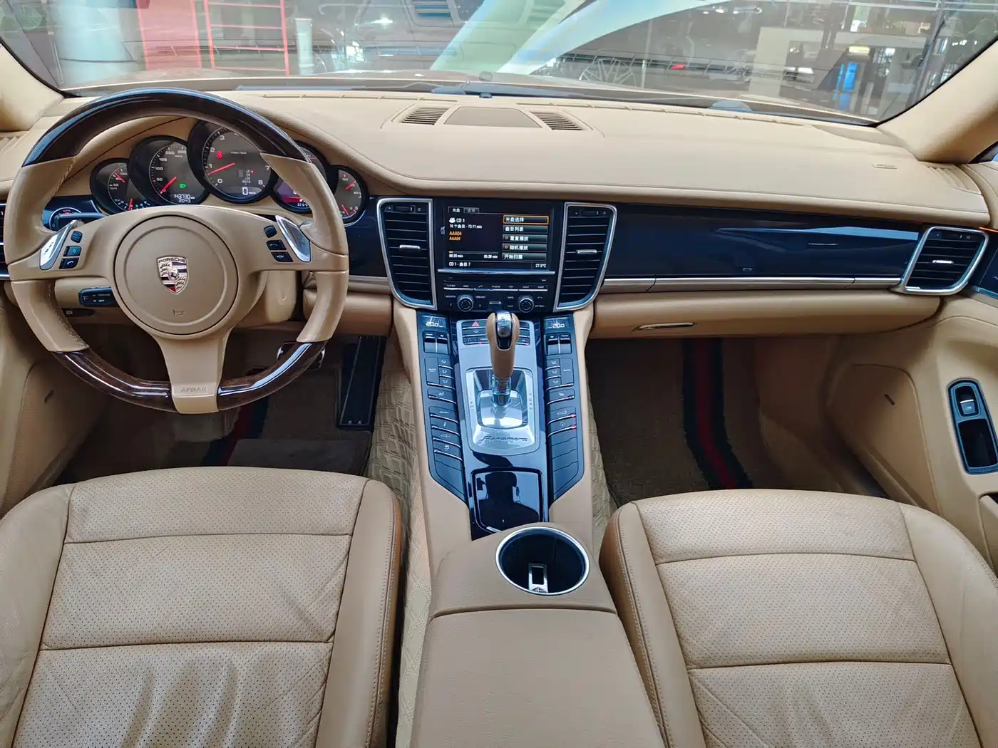 Porsche Panamera 2010 Panamera 4 3.6L фото 9