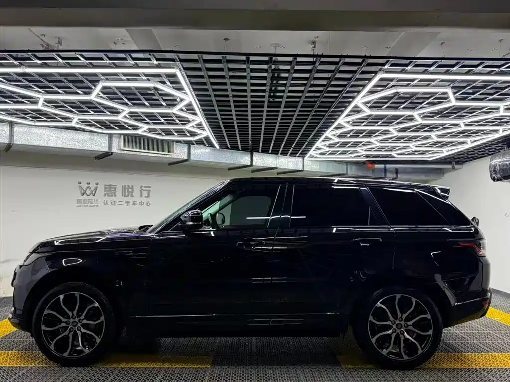 Land Rover Range Rover Sport 2021 3.0 L6 Gloss Black Edition фото 3