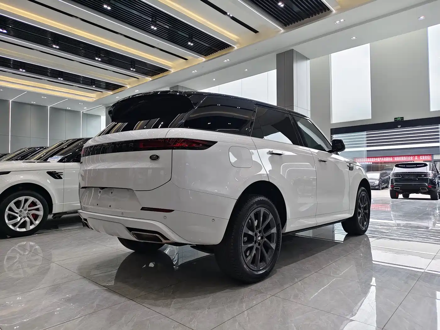 Land Rover Range Rover Sport 2024 400PS Dynamic SE фото 20