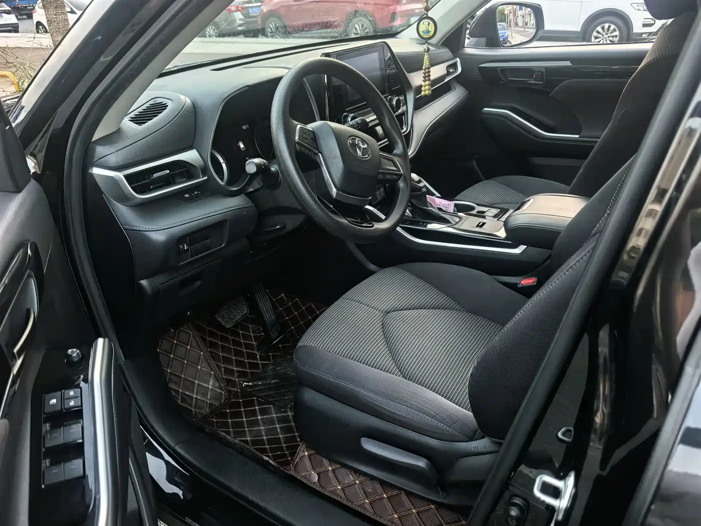 Фото 11 - Toyota Highlander