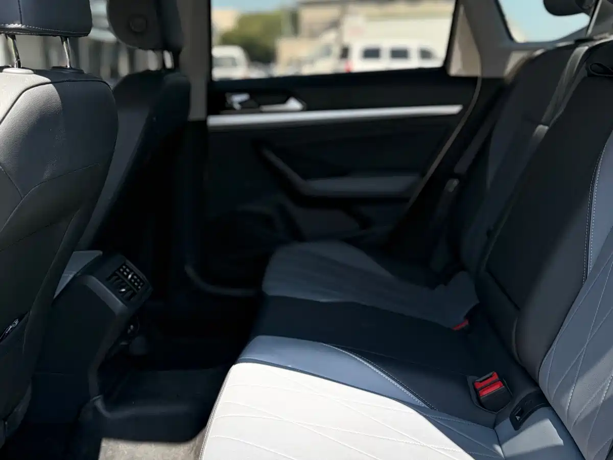 Volkswagen Lavida 2023 Facelift 1.5L Automatic 5 Million Edition фото 18