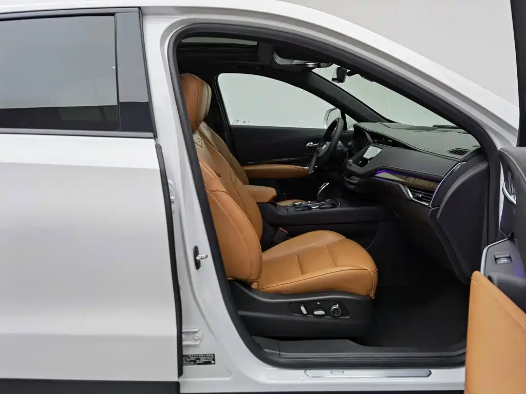 Фото 23 - Cadillac XT4
