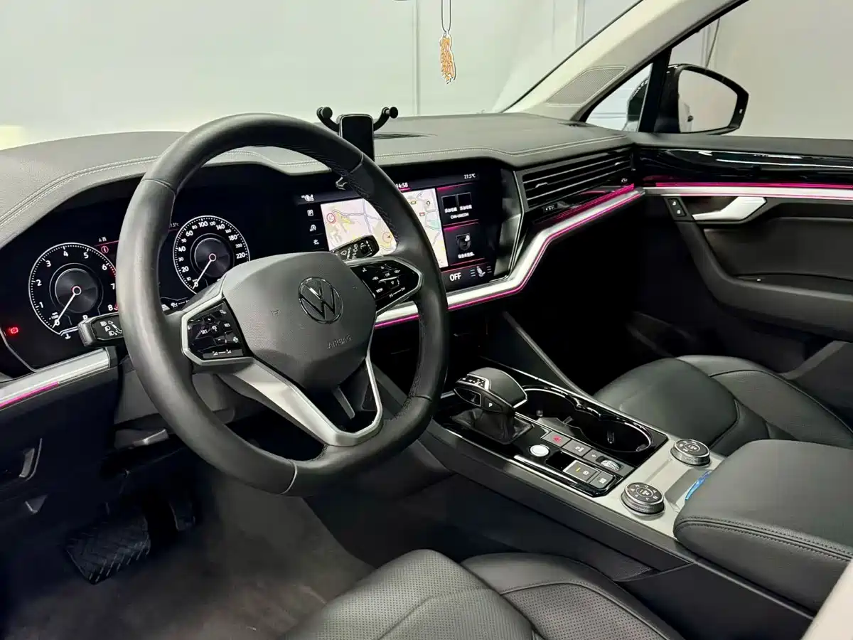 Volkswagen Touareg 2022 2021 3.0TSI Sharp Edition with Gloss Black Sports Package