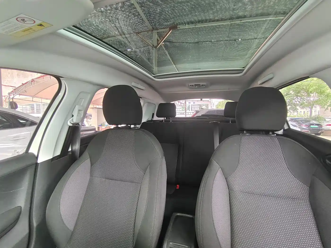 Peugeot 2008 2014 1.6L Automatic Fashion Edition фото 13