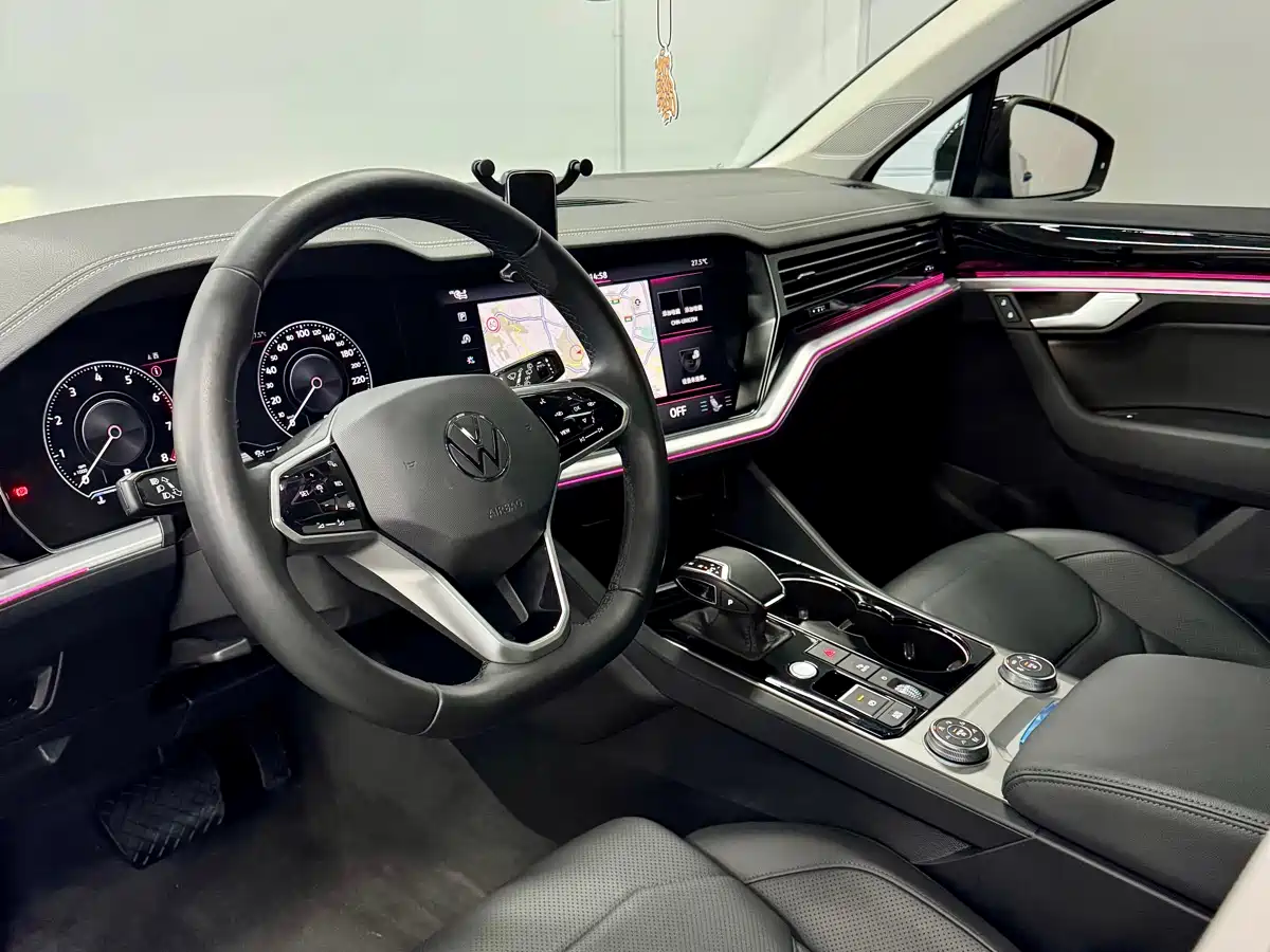 Volkswagen Touareg 2022 2021 3.0TSI Sharp Edition with Gloss Black Sports Package