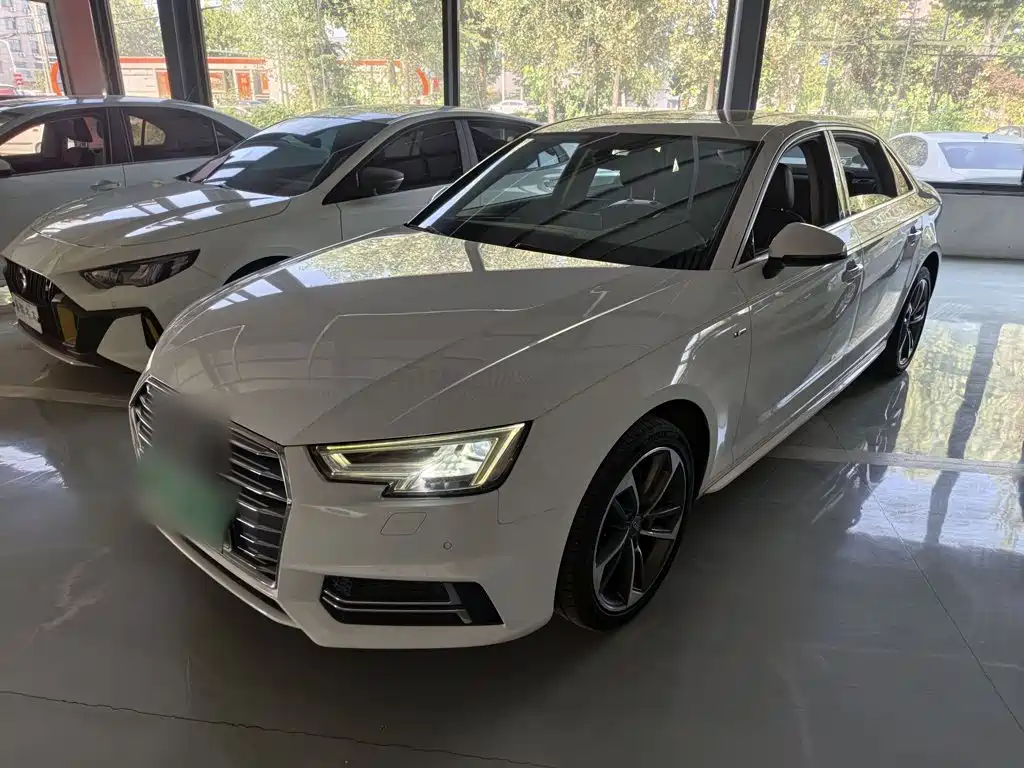 Photo 2 - Audi A4L