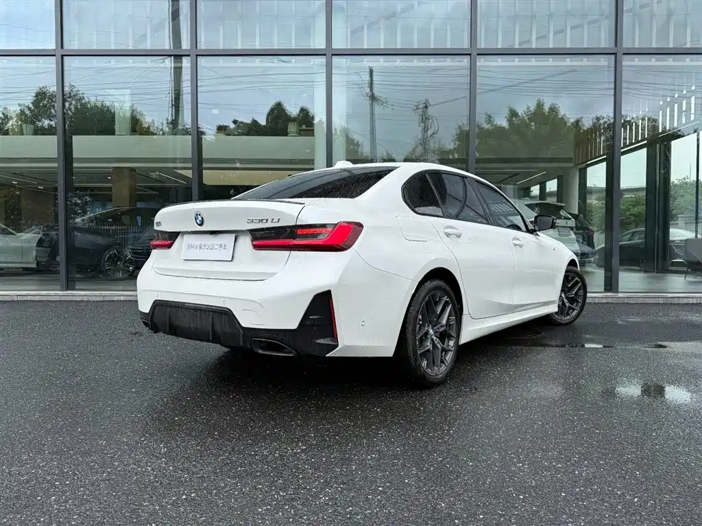 BMW 3 Series 2025 330Li M Sport Night Edition фото 3