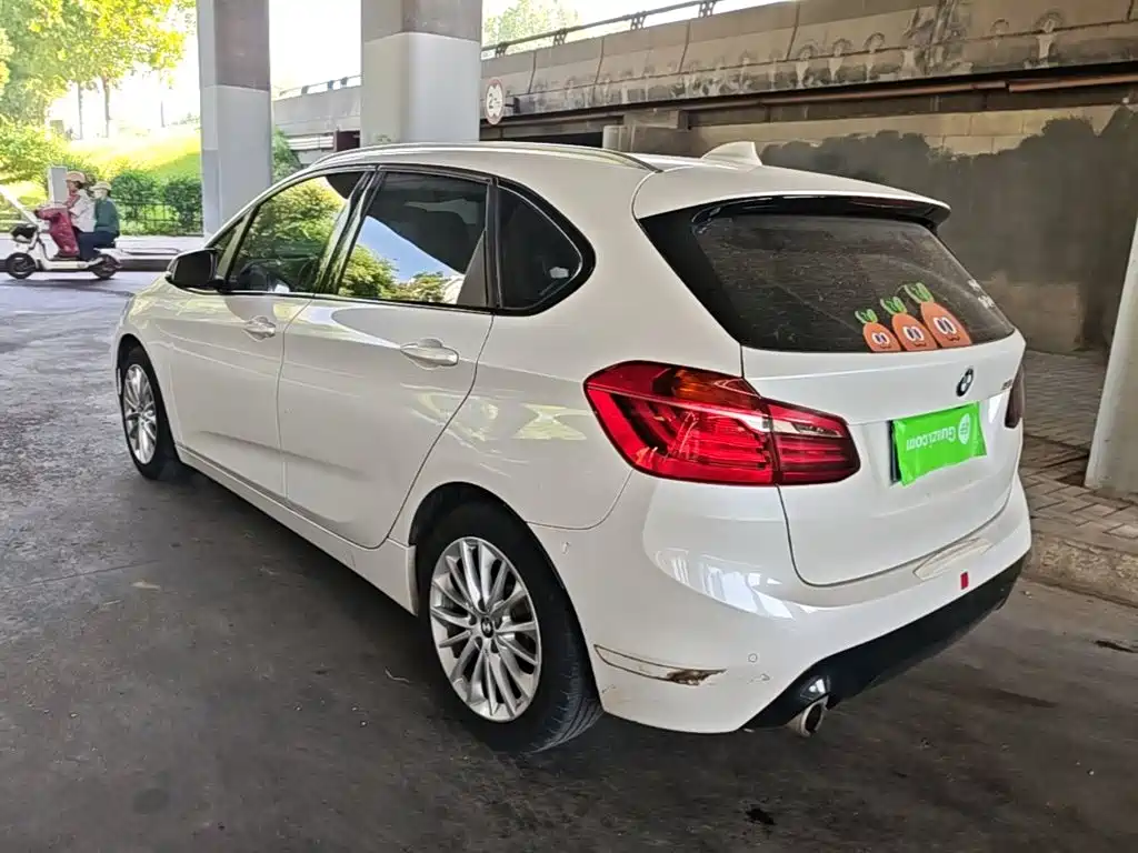 Photo 5 - BMW 2 Series Touring