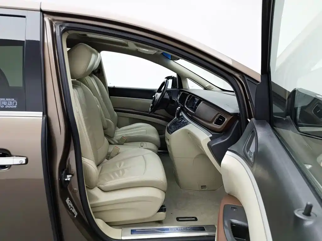 Фото 23 - Buick GL8