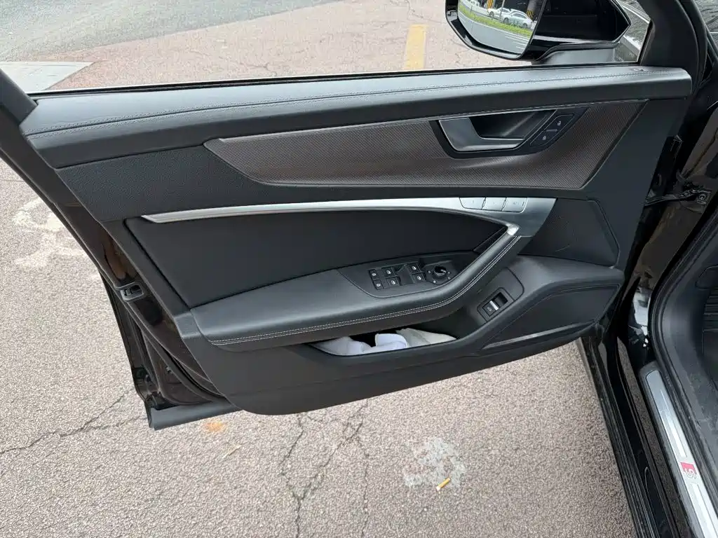 Фото 6 - Audi A6L