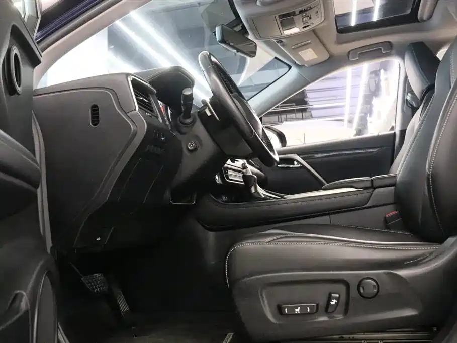 Lexus RX 2020 Facelift 300 2WD Comfort Edition фото 14