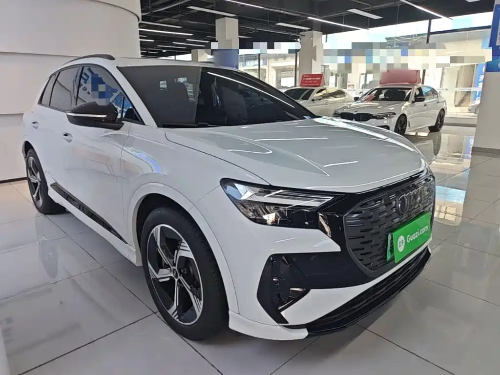 Photo 4 - Audi Q4 e-tron