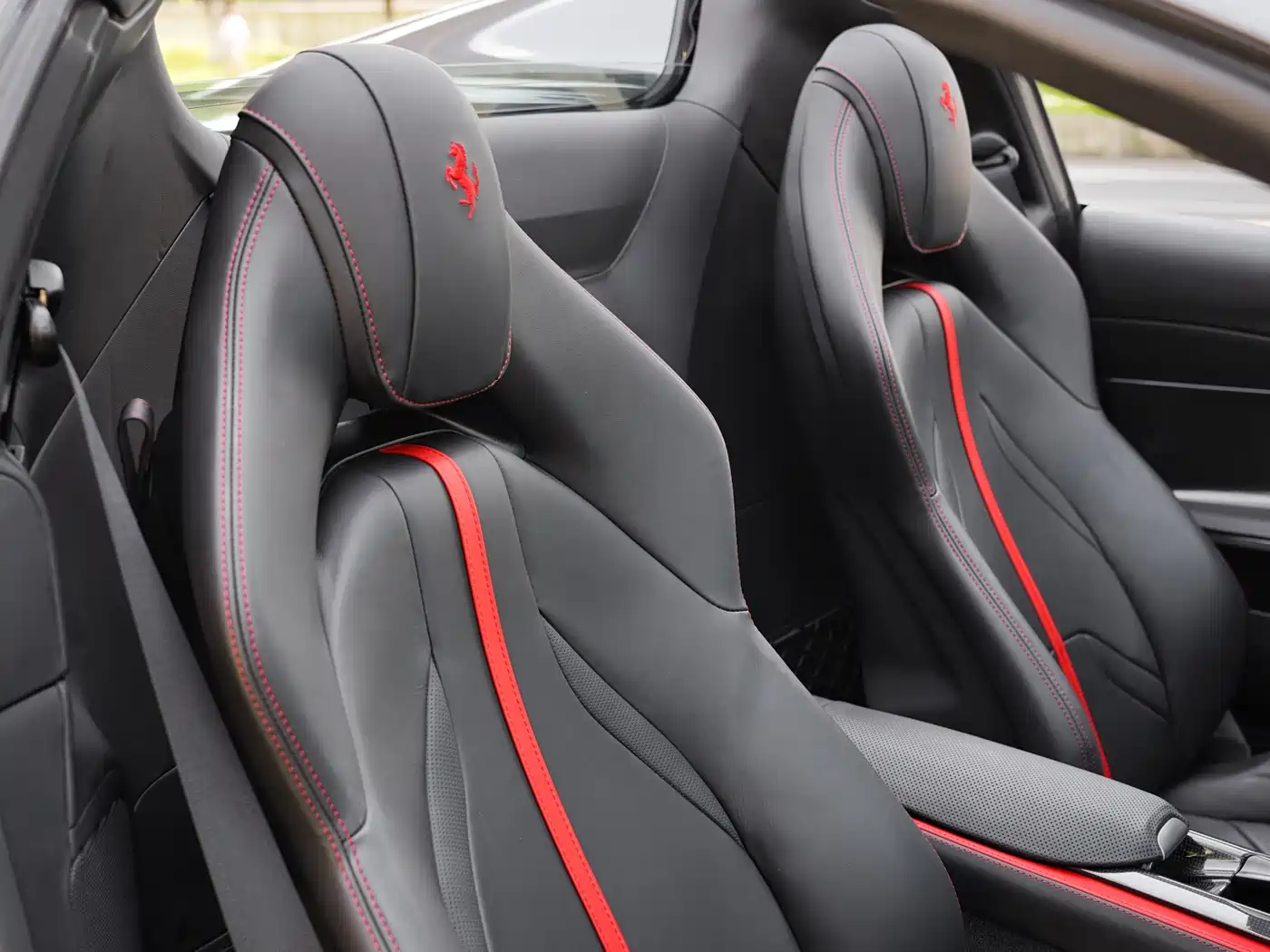 Photo 28 - Ferrari 812