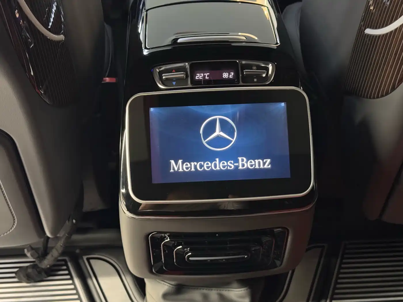 Mercedes-Benz V-Class 2025 2024 V 300 L Long Wheelbase Premium
