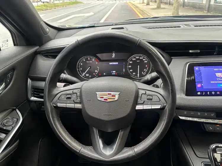 CADILLAC XT4