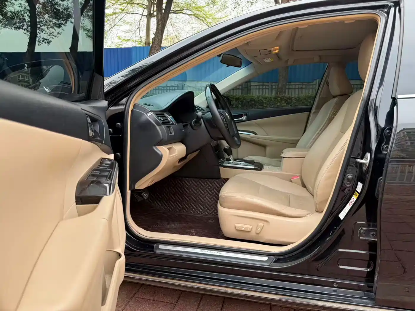 Toyota Camry 2015 Dual Engine 2.5HG Luxury Navigation Edition фото 8