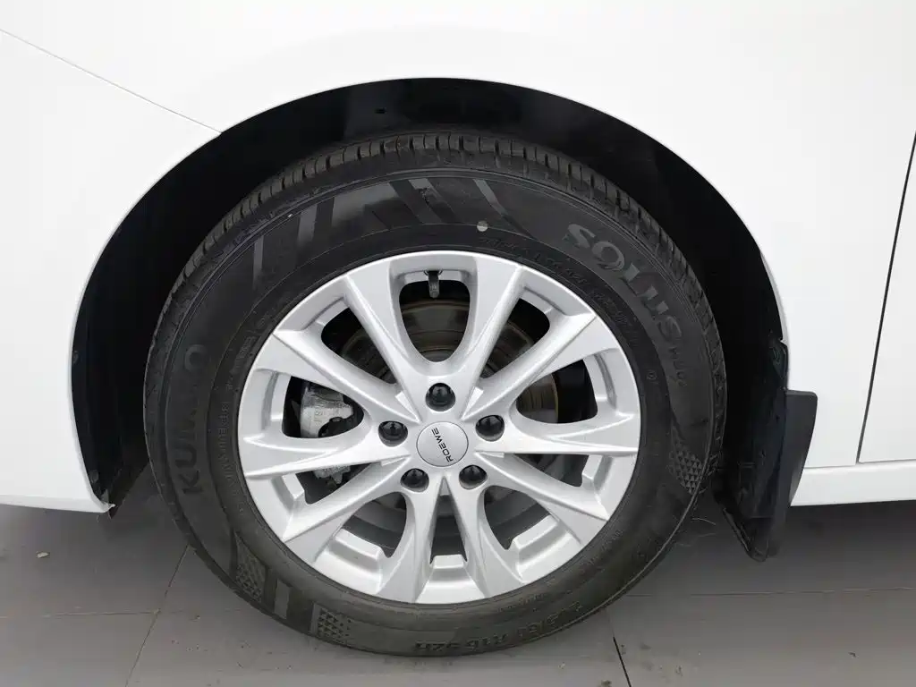 Фото 17 - Roewe i5