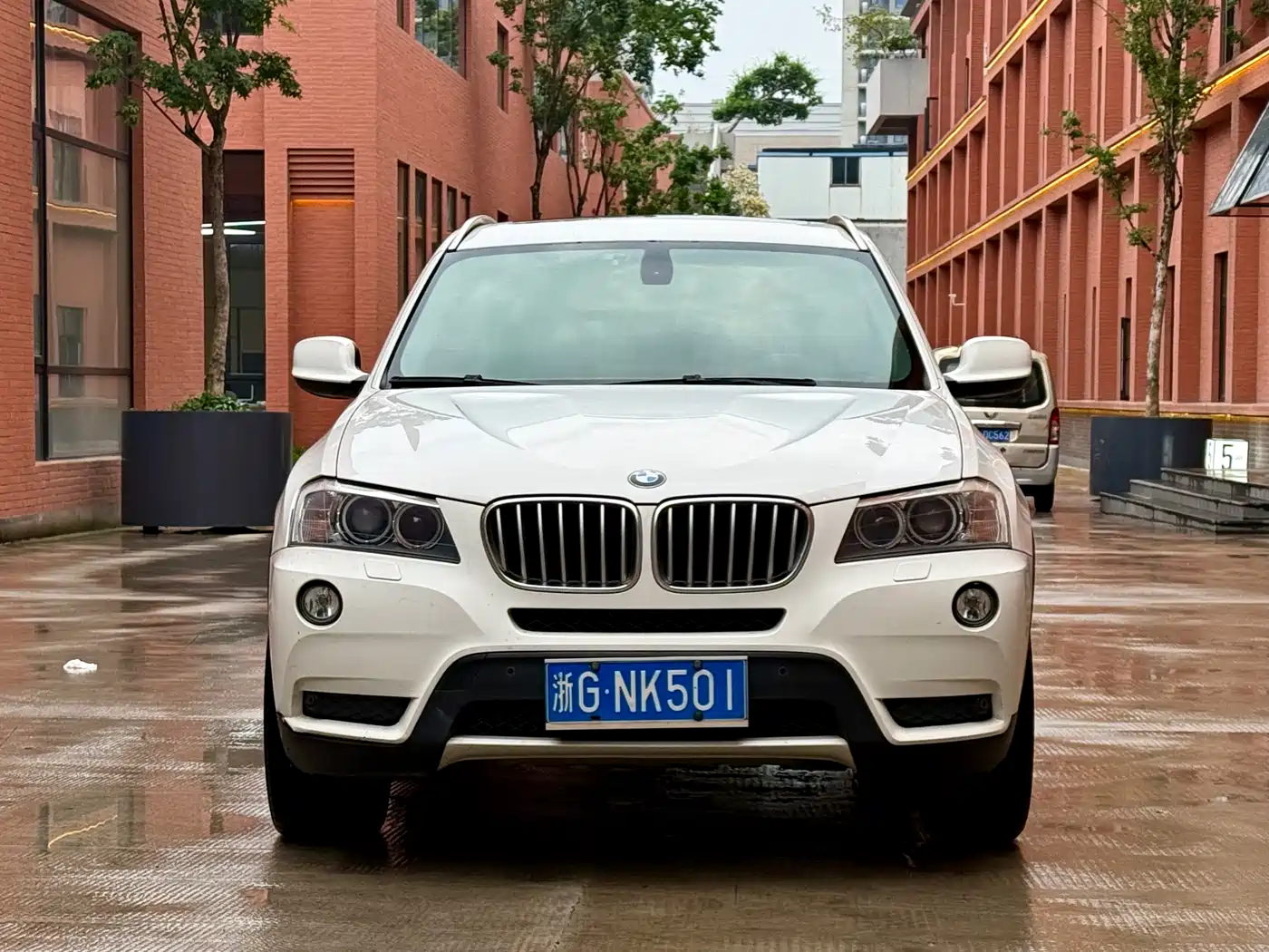 BMW X3 (Import) 2012 xDrive28i Leading Edition фото 2