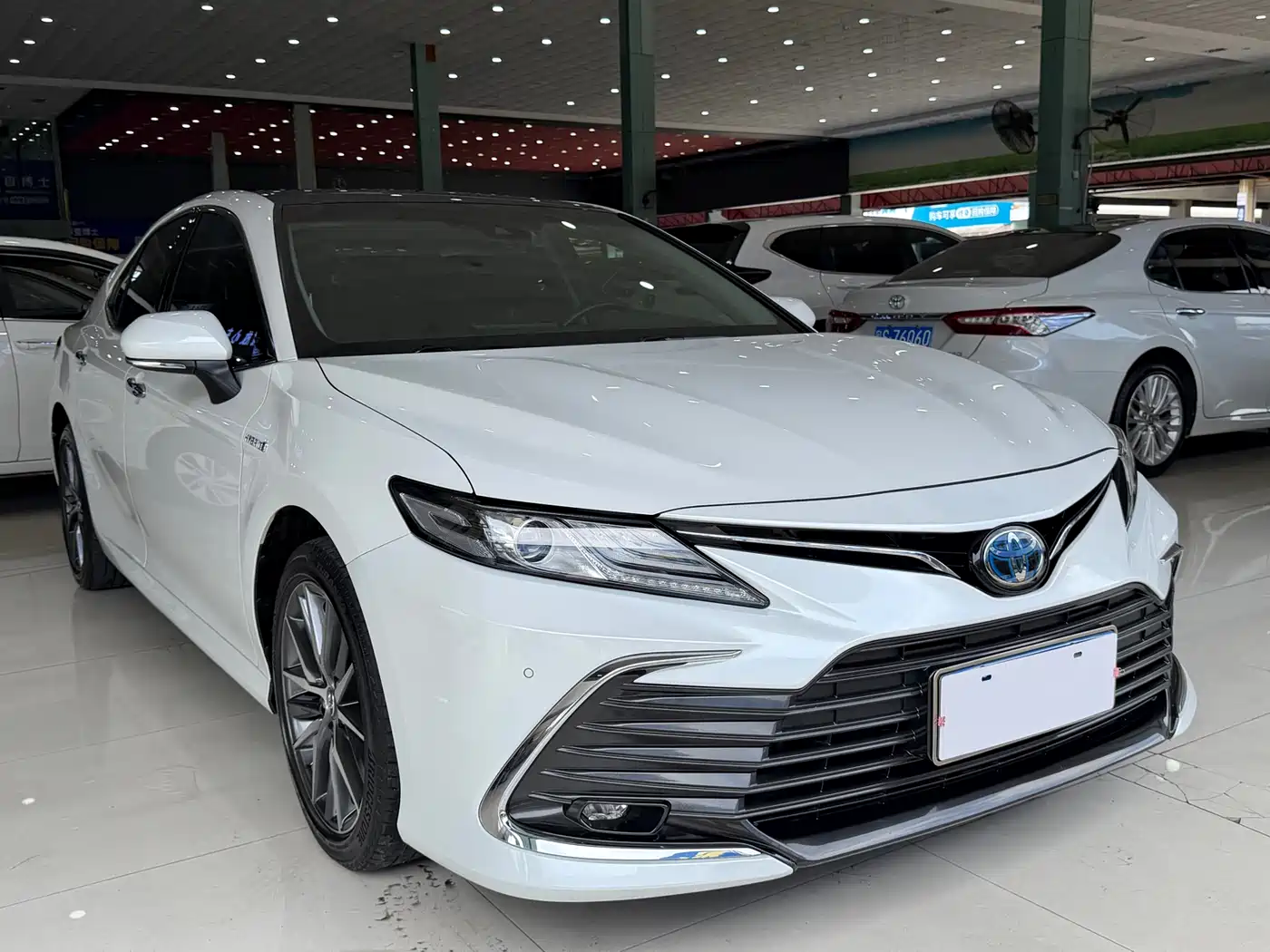 Toyota Camry 2021 Hybrid 2.5HG Luxury Edition фото 3