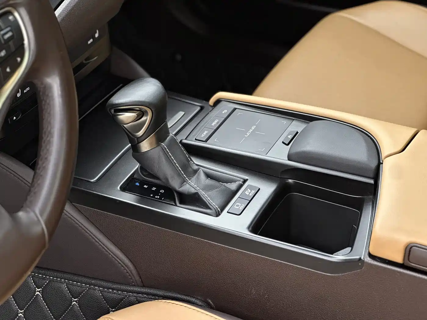 Lexus ES 2020 Model 300h Excellence Edition фото 6