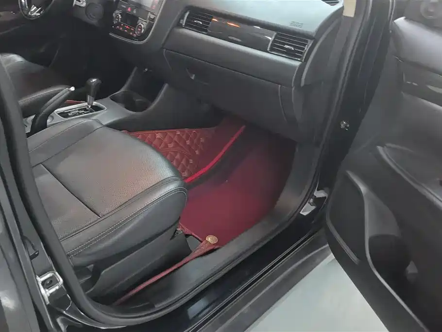 Mitsubishi Outlander 2016 2.4L 4WD Elite Edition 5-seater фото 8