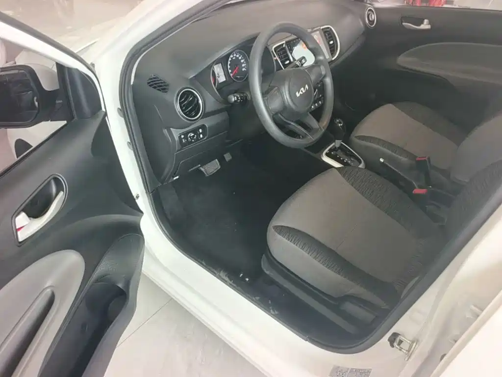 Photo 16 - Kia Pegas