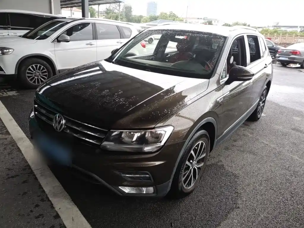Photo 1 - Volkswagen Tiguan L