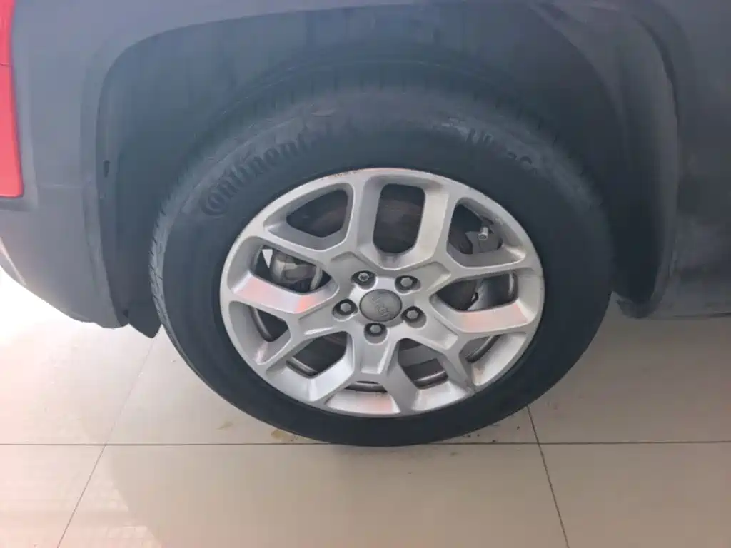 Фото 23 - Jeep Renegade