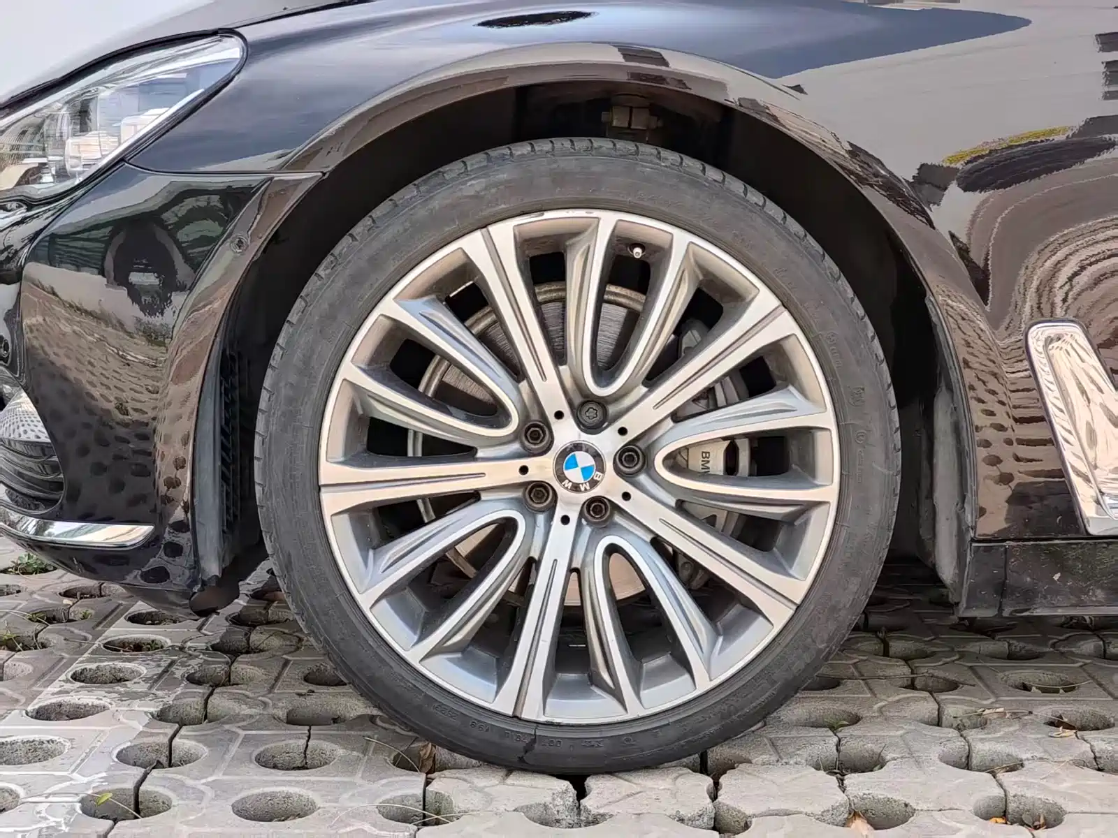 Photo 4 - BMW 7 Series