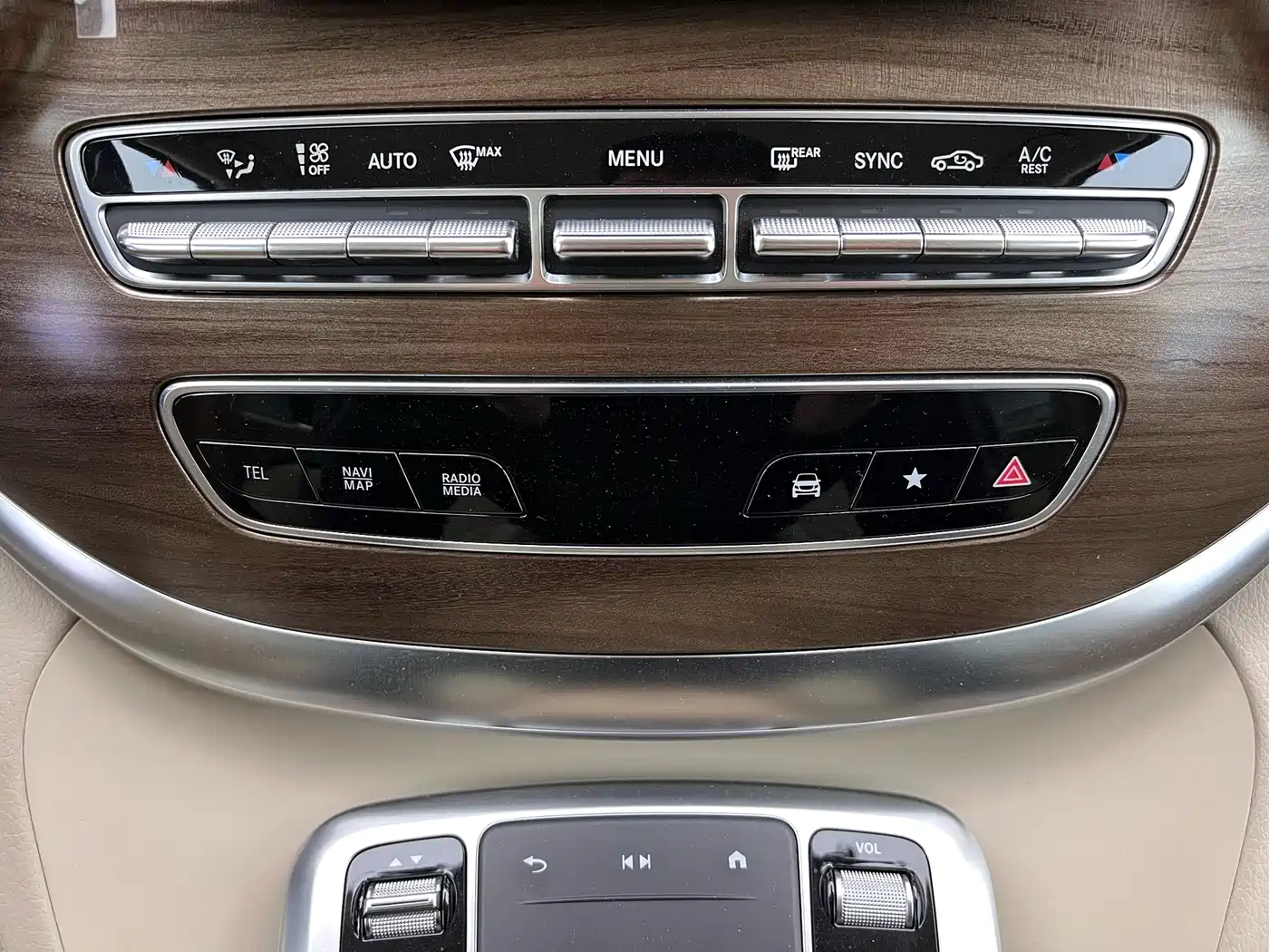Mercedes-Benz V-Class 2021 V 260 L Long Wheelbase Luxury Edition фото 23