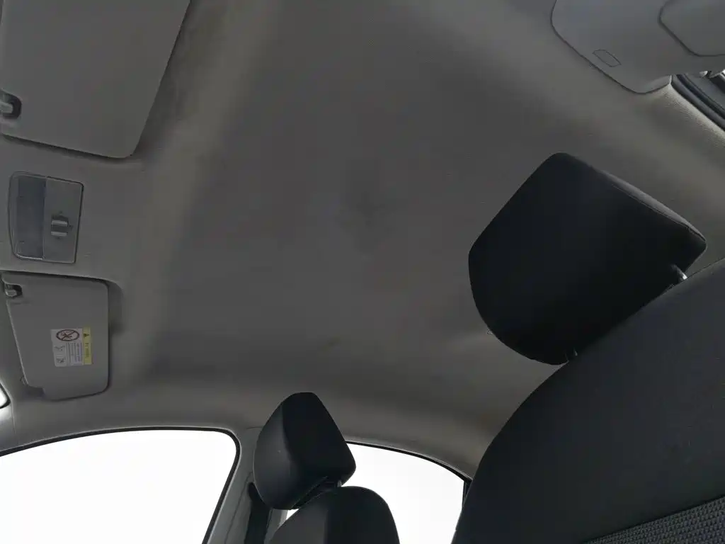 Photo 14 - Volkswagen Jetta