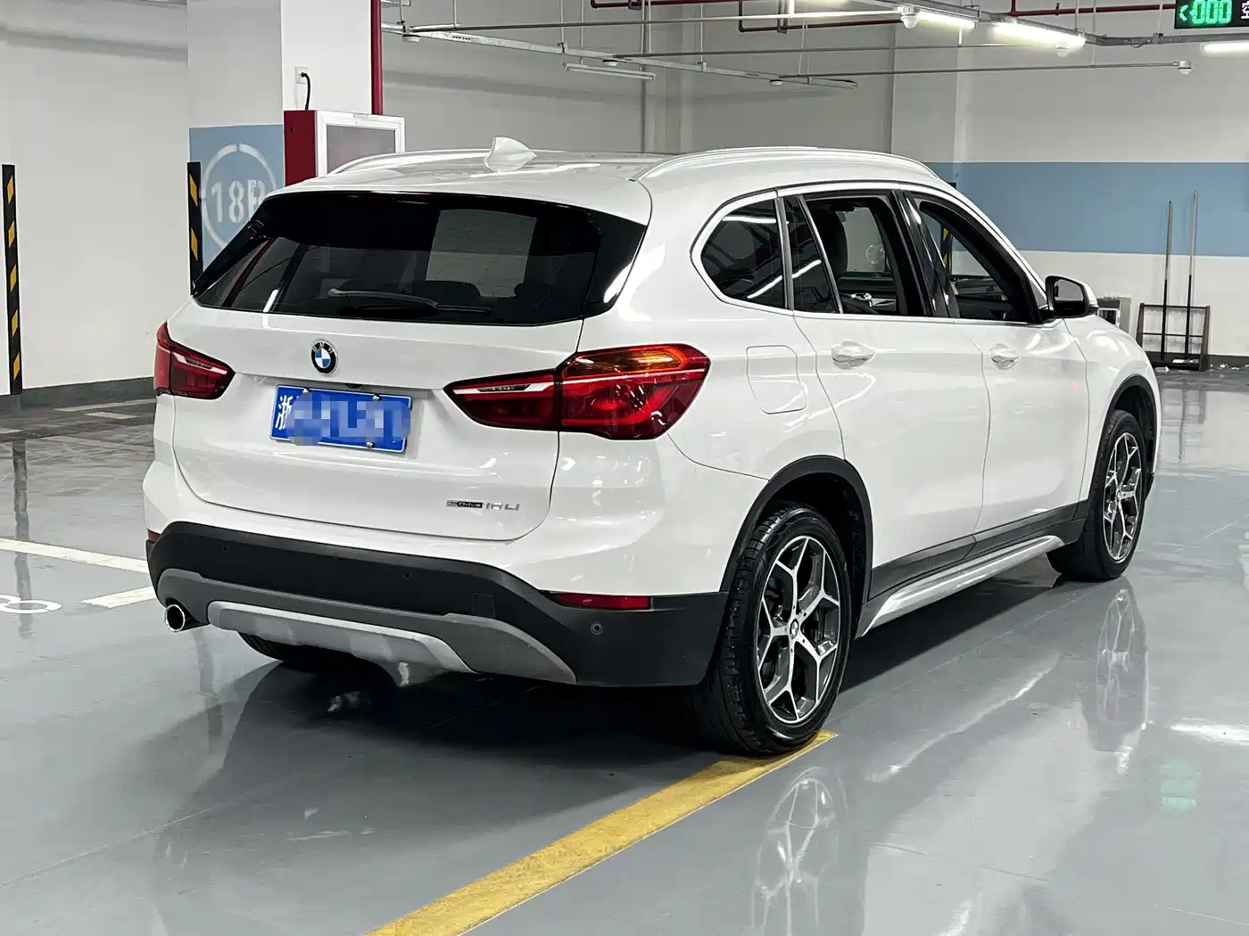 BMW X1 2018 sDrive18Li Premium Model фото 2