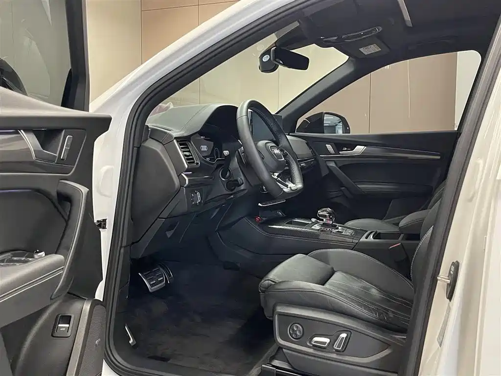 Audi Q5L 2024 Model 40 TFSI Luxury Dynamic фото 16