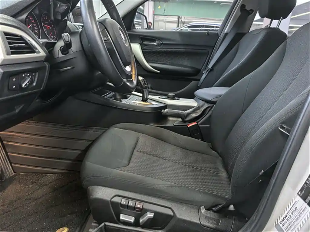BMW 1 Series (Import) 2015 120i Leading фото 12