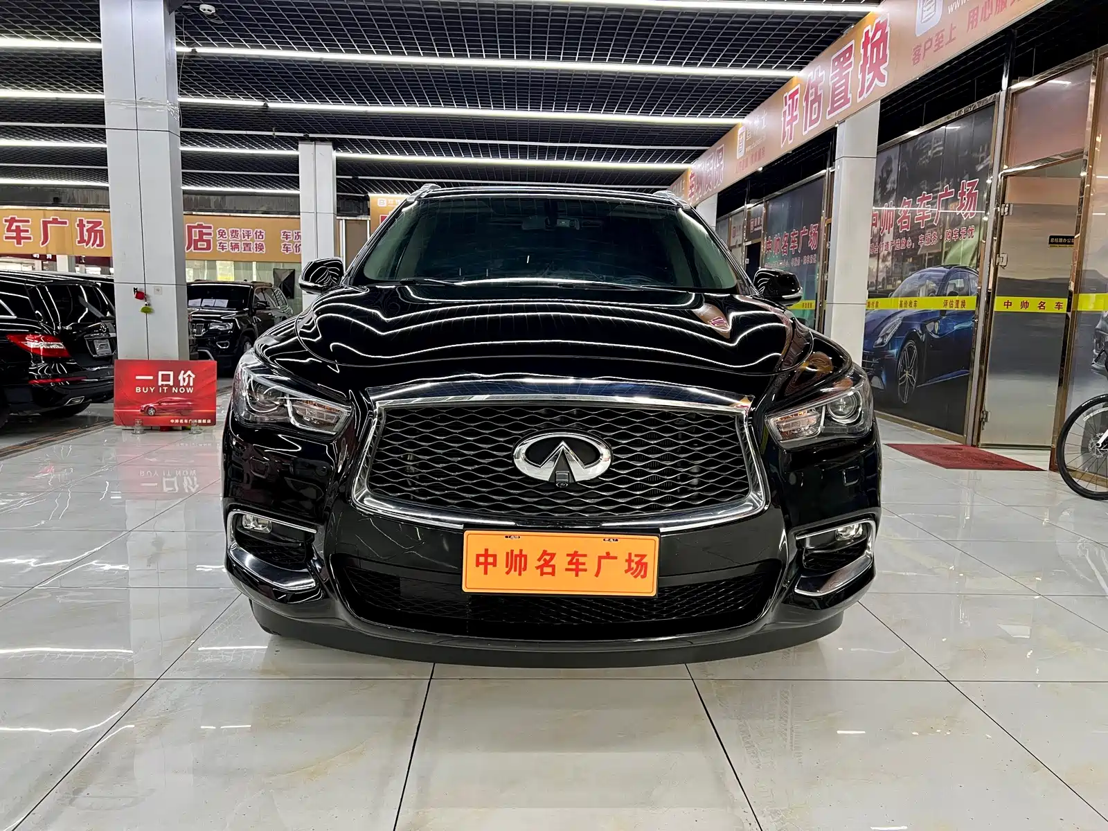 Photo 2 - Infiniti QX60 (Import)