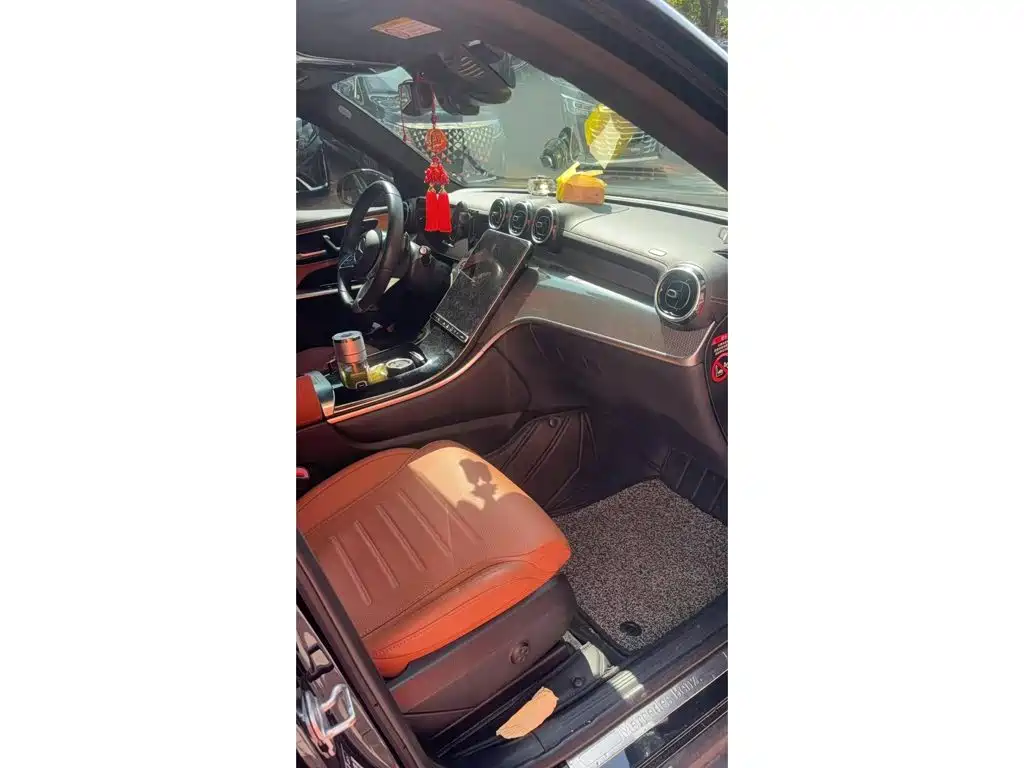Photo 4 - Mercedes-Benz GLC