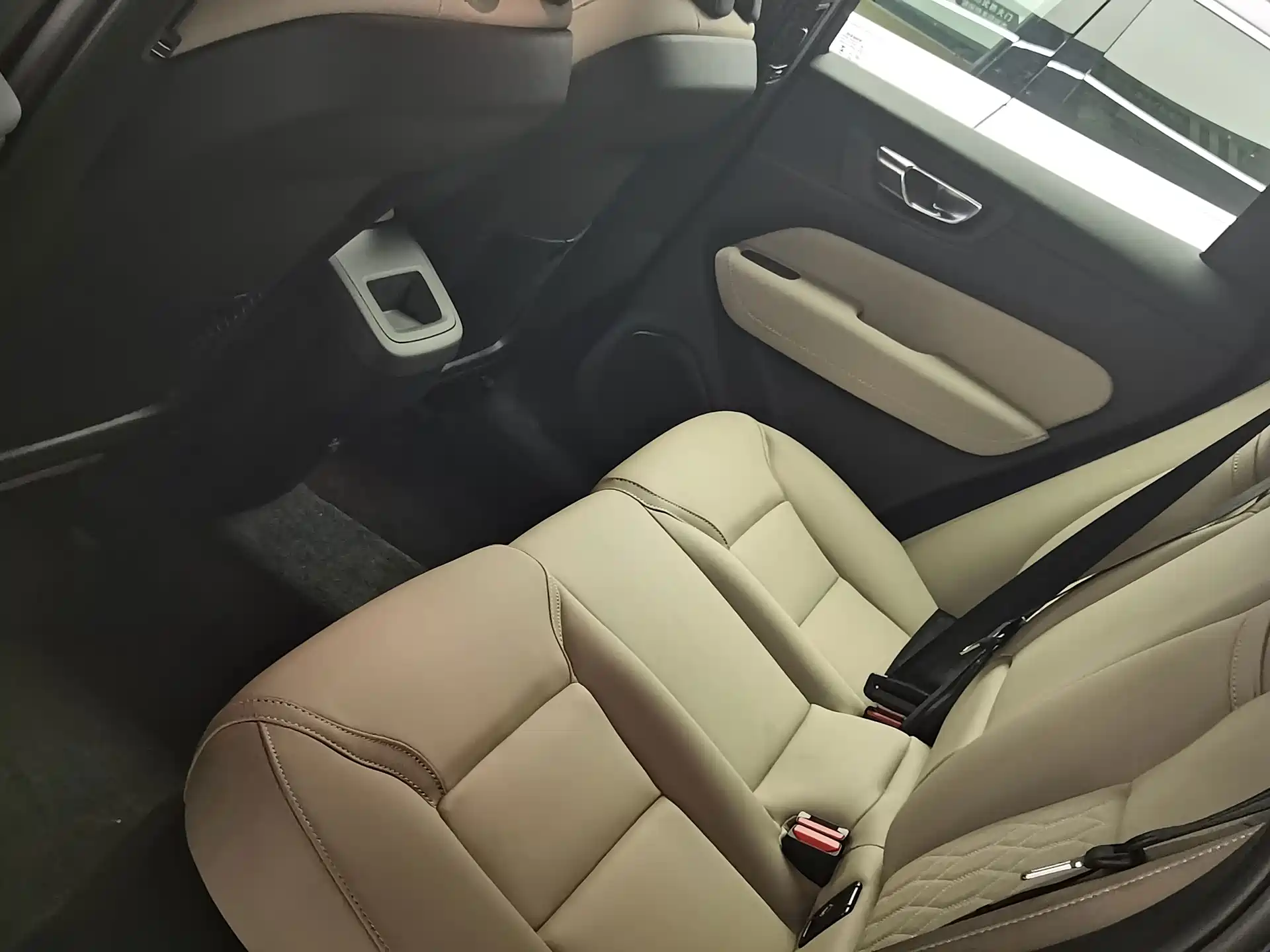 Фото 4 - Volvo XC60